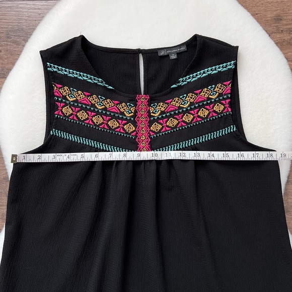 Adrianna Papell Embroidered Sleeveless Blouse Aztec Tribal Crepe Tank Top Medium - Picture 16 of 17